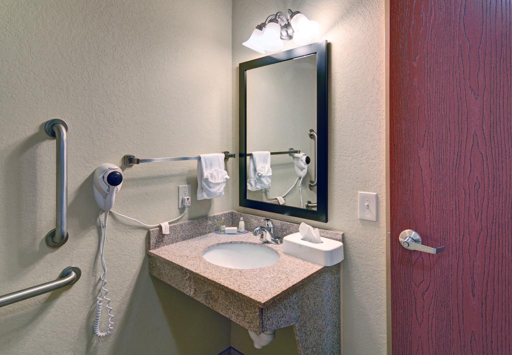Cobblestone Inn & Suites - Big Lake Luaran gambar