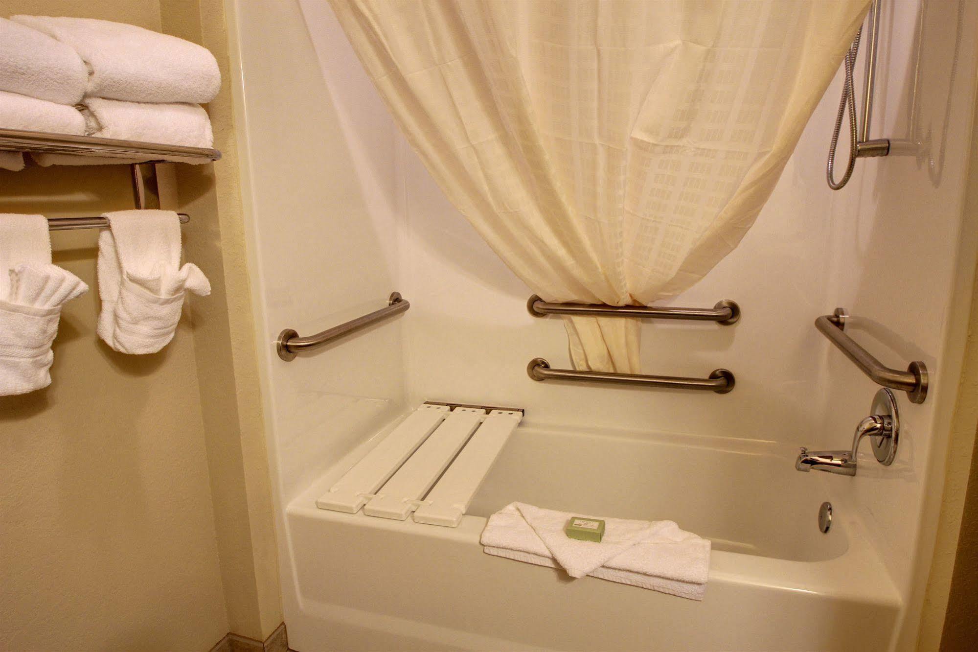Cobblestone Inn & Suites - Big Lake Luaran gambar